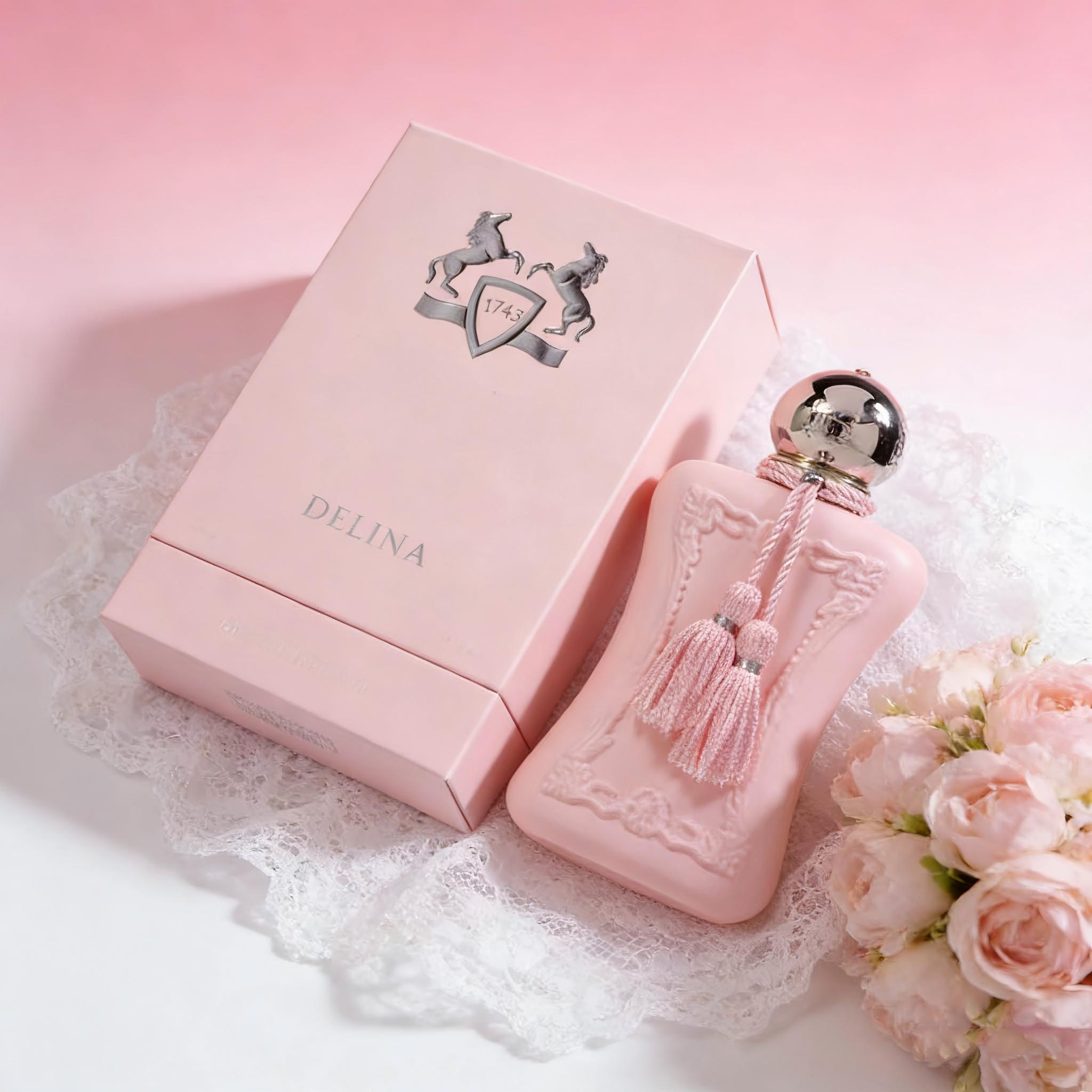 Home Bar Accessories - DELINA EDP : Flacon rose élégant